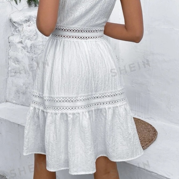 WHITE DRESS SIZE 4 US - Picture 2 of 5